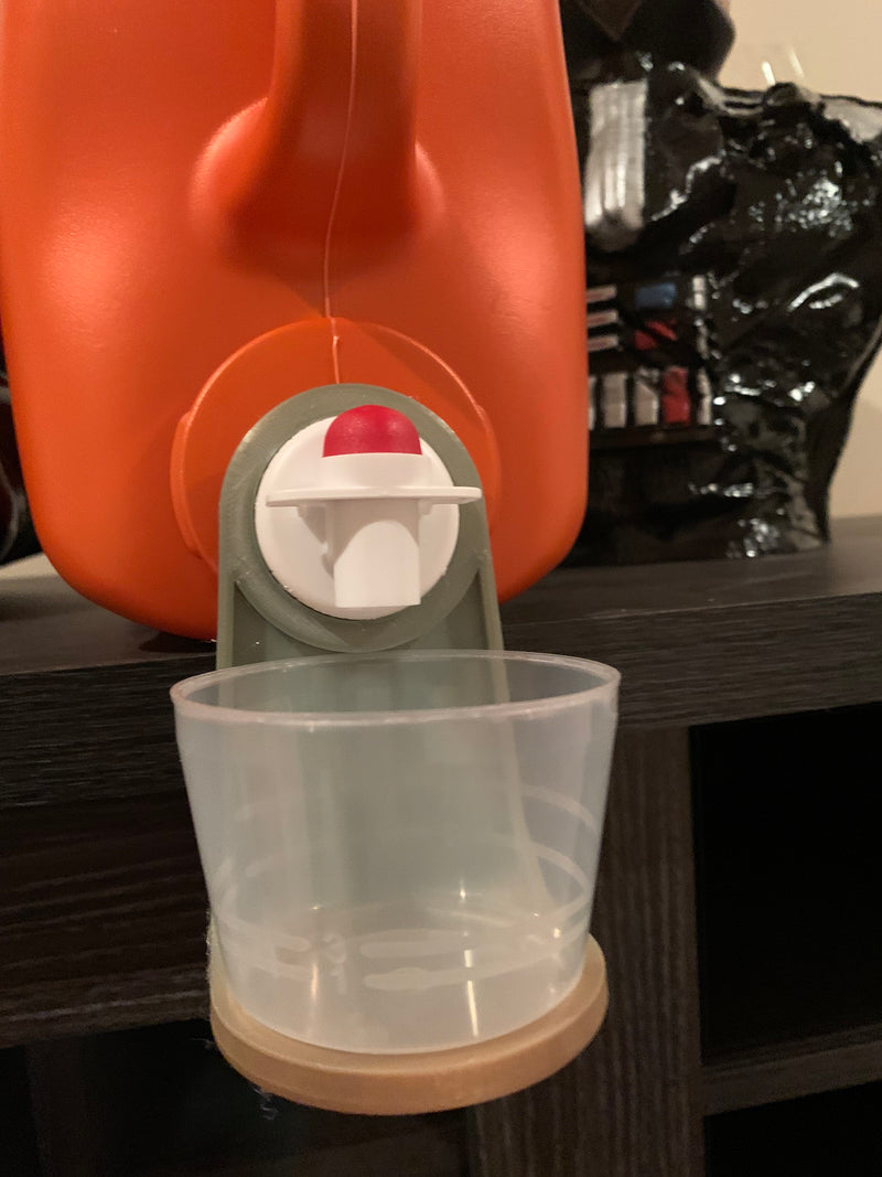 Lifehack cup holder laundry detergent and fabric softener gadget fits most economic sized containers